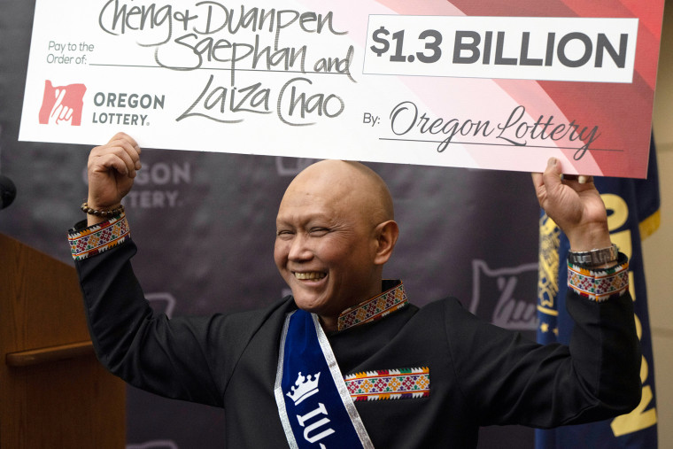 13 亿美元强力球大奖得主是一名正在与癌症作斗争的老挝移民